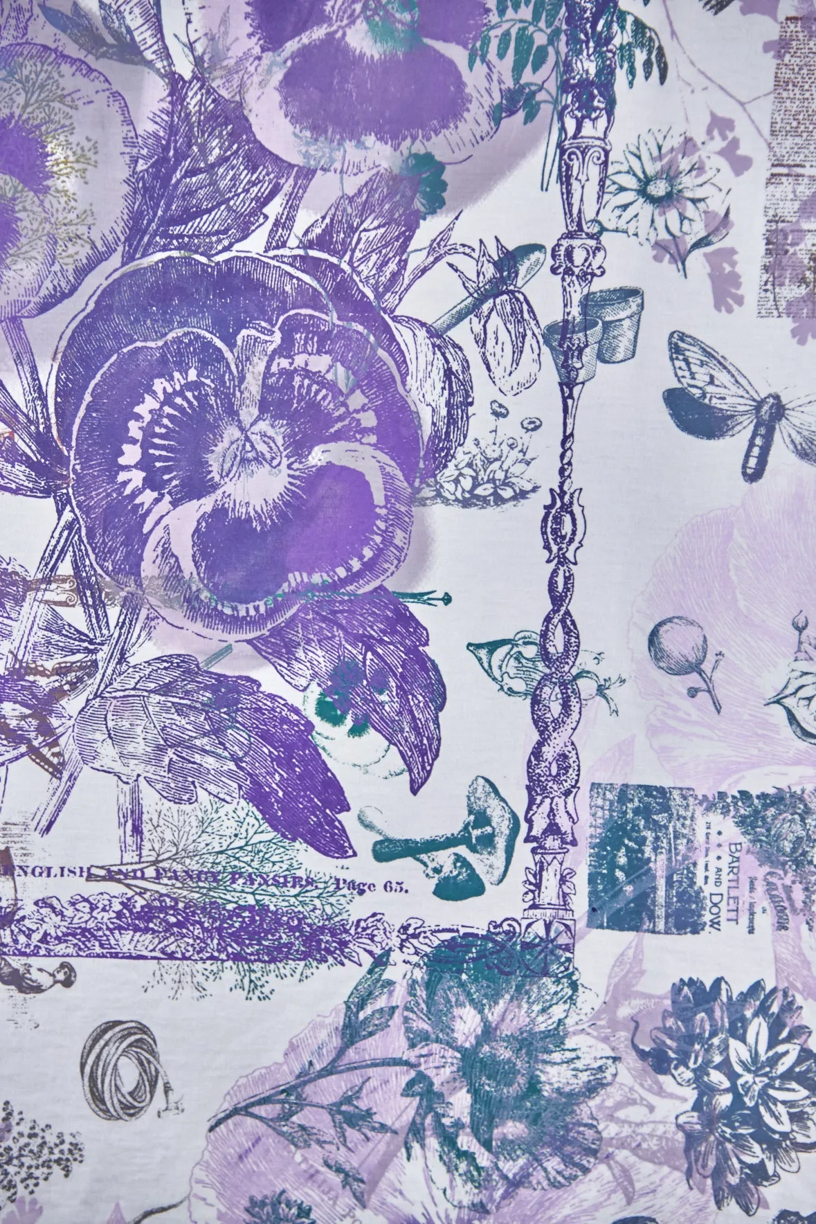 1255 Art Tee White Flower Garden