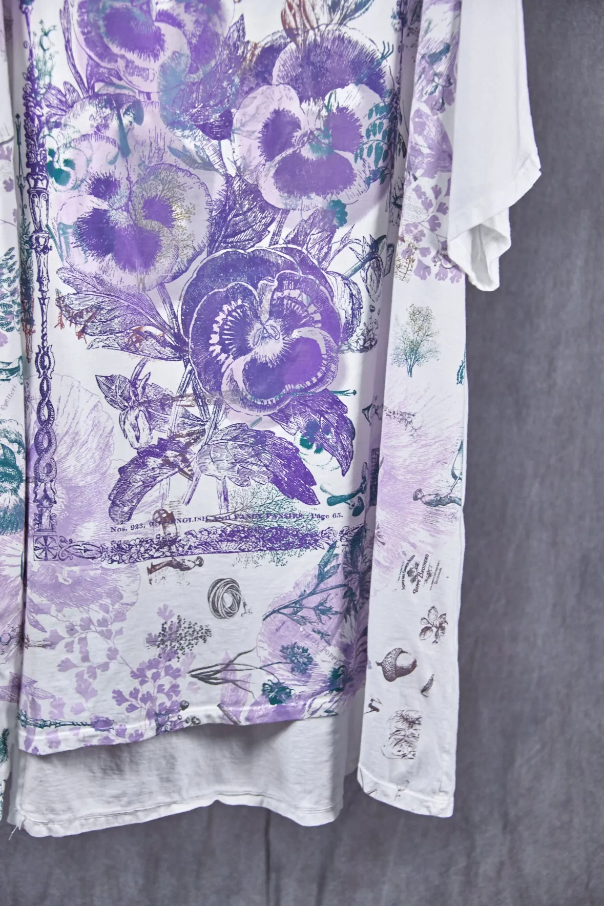 1255 Art Tee White Flower Garden