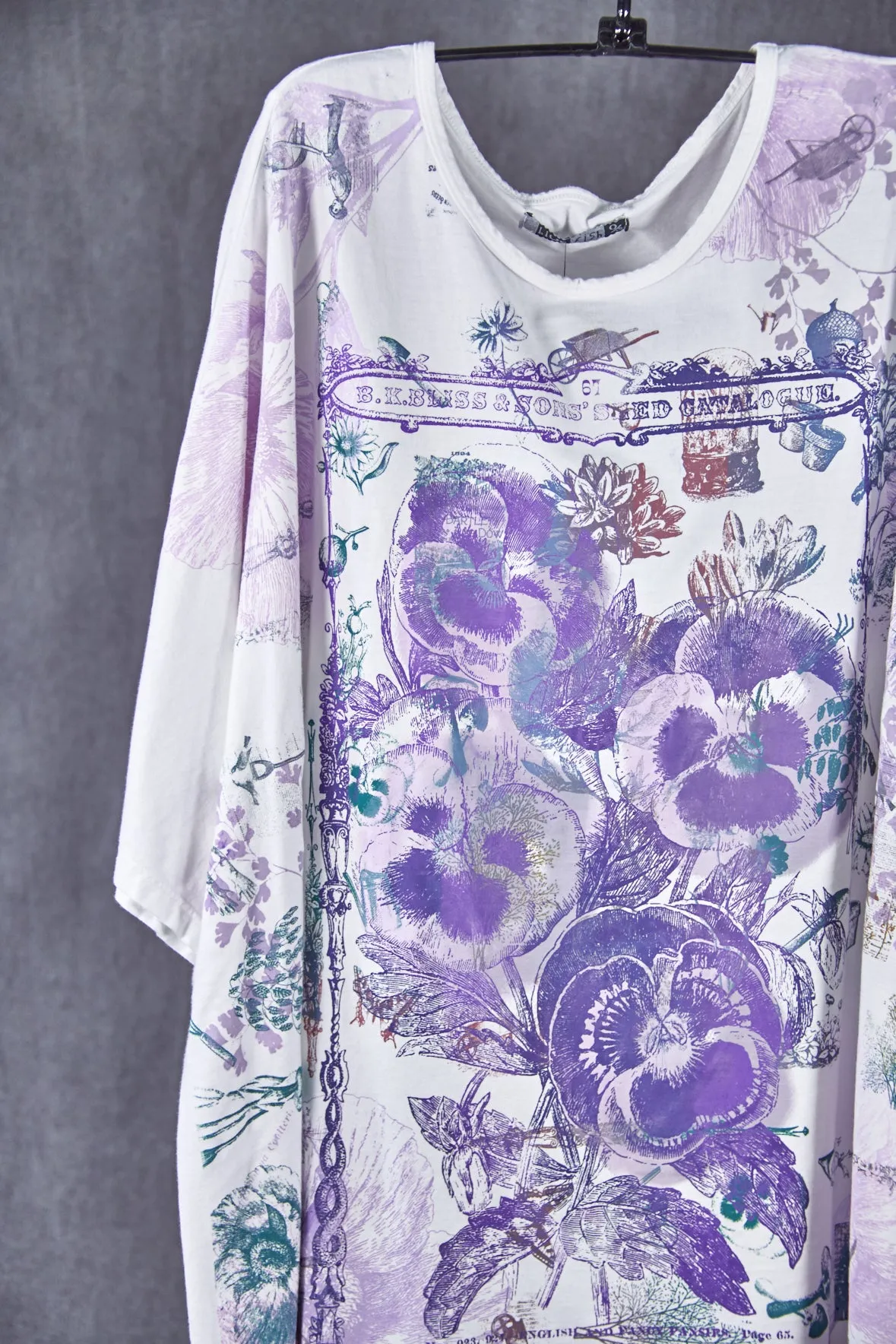 1255 Art Tee White Flower Garden