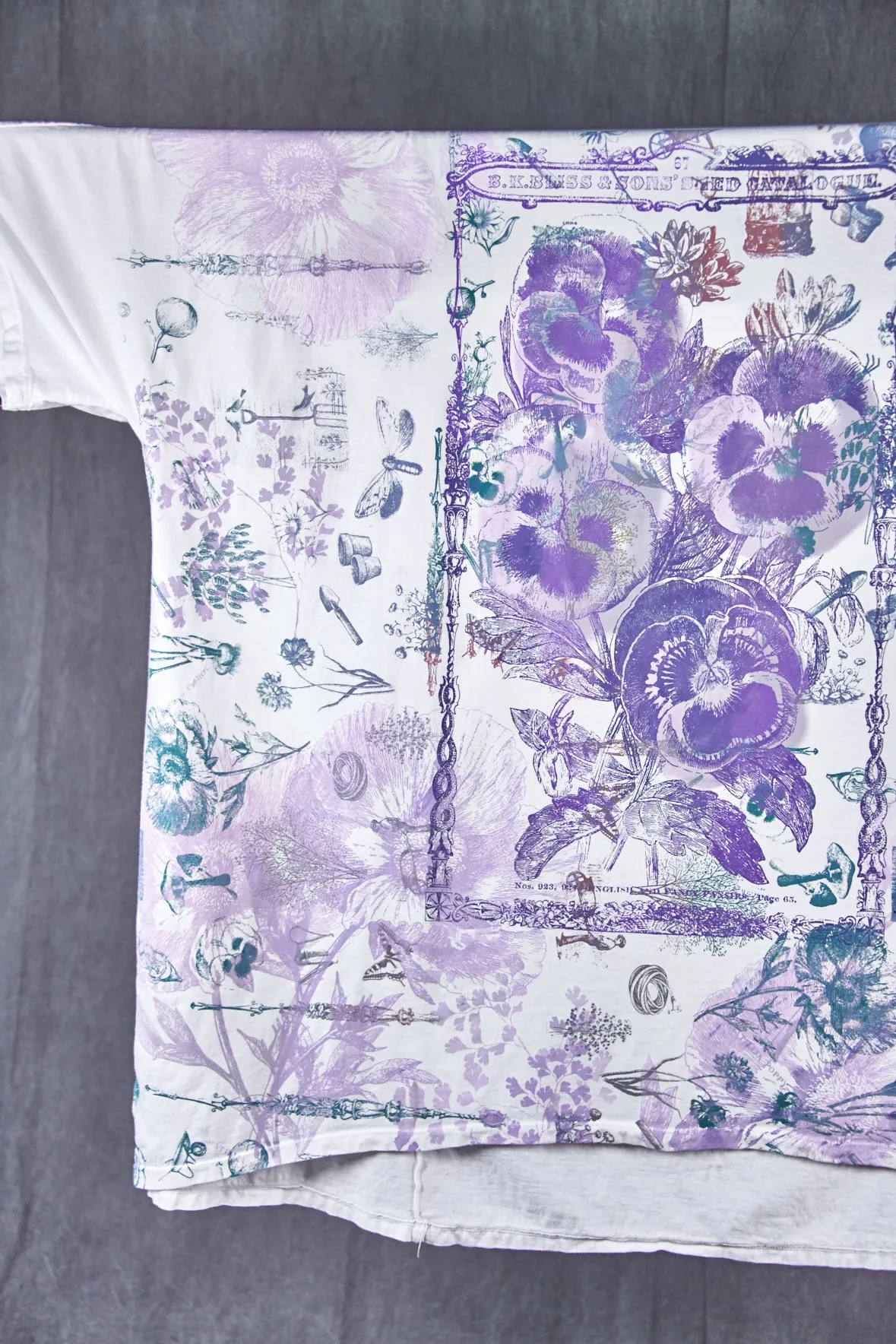 1255 Art Tee White Flower Garden