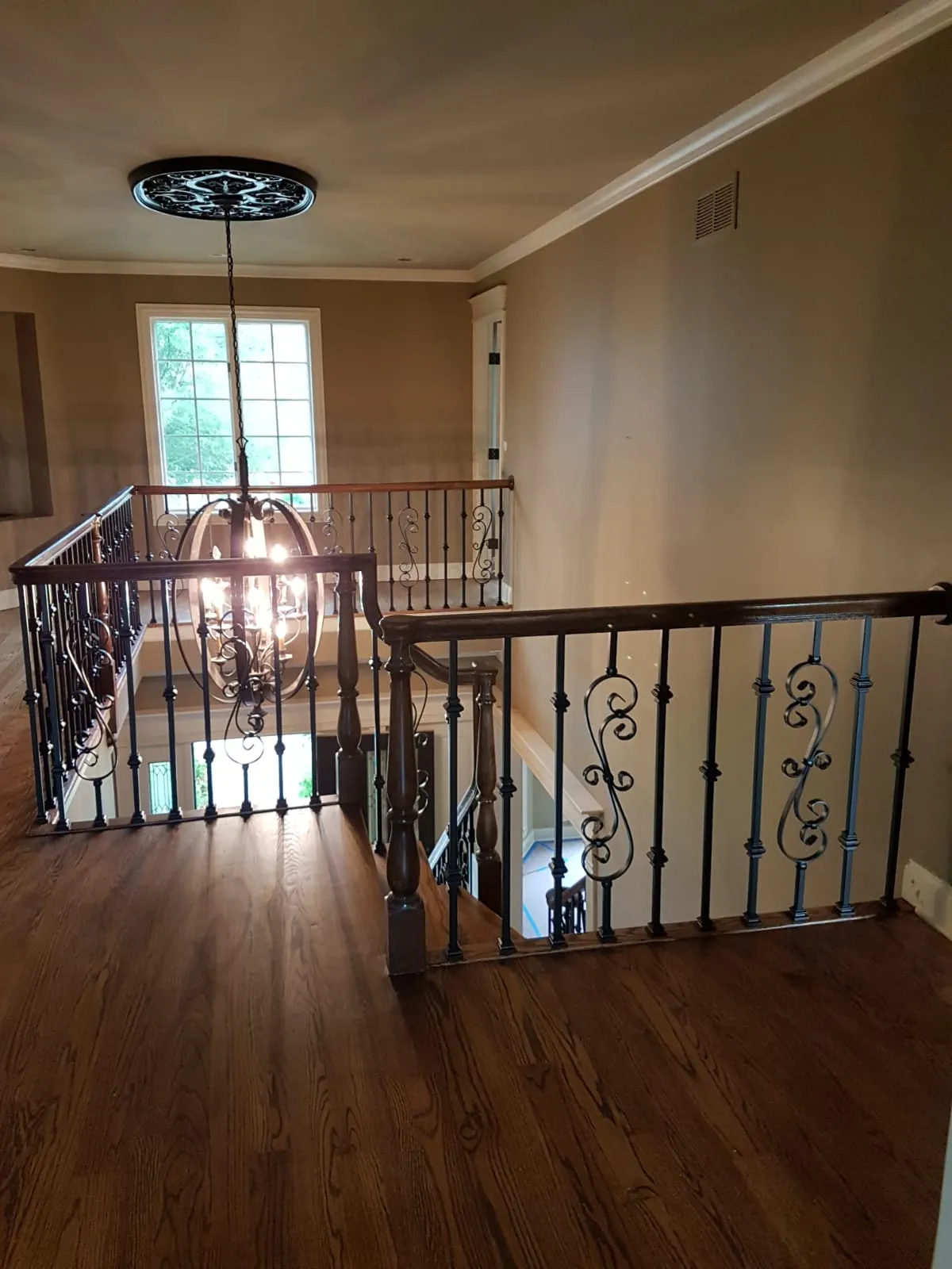 2857 Series MEGA-2KNUC Double Knuckle Mega Iron Baluster