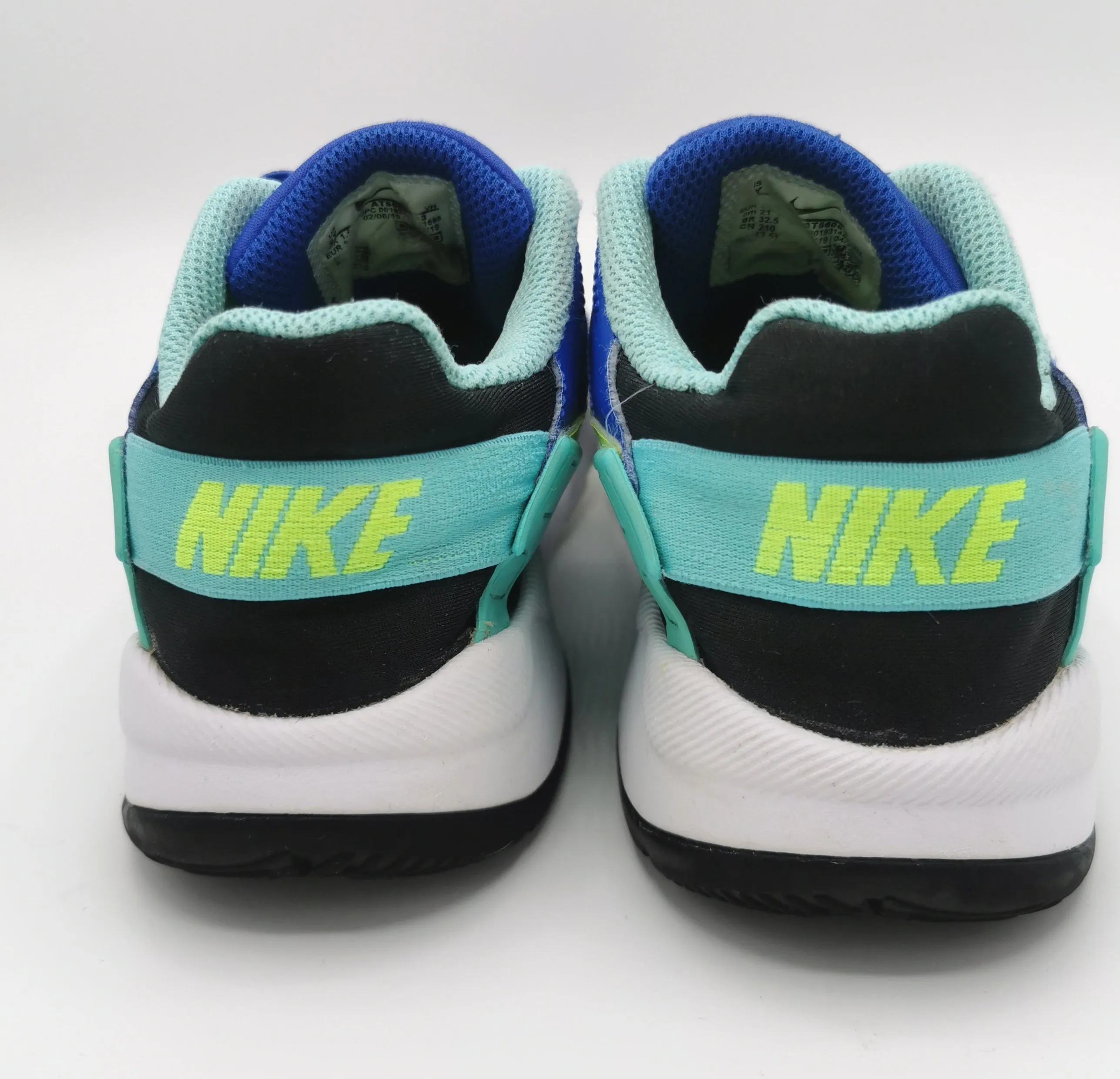 BOY SIZE 2 YOUTH - NIKE, Running Shoes, Stretch Laces VGUC B2