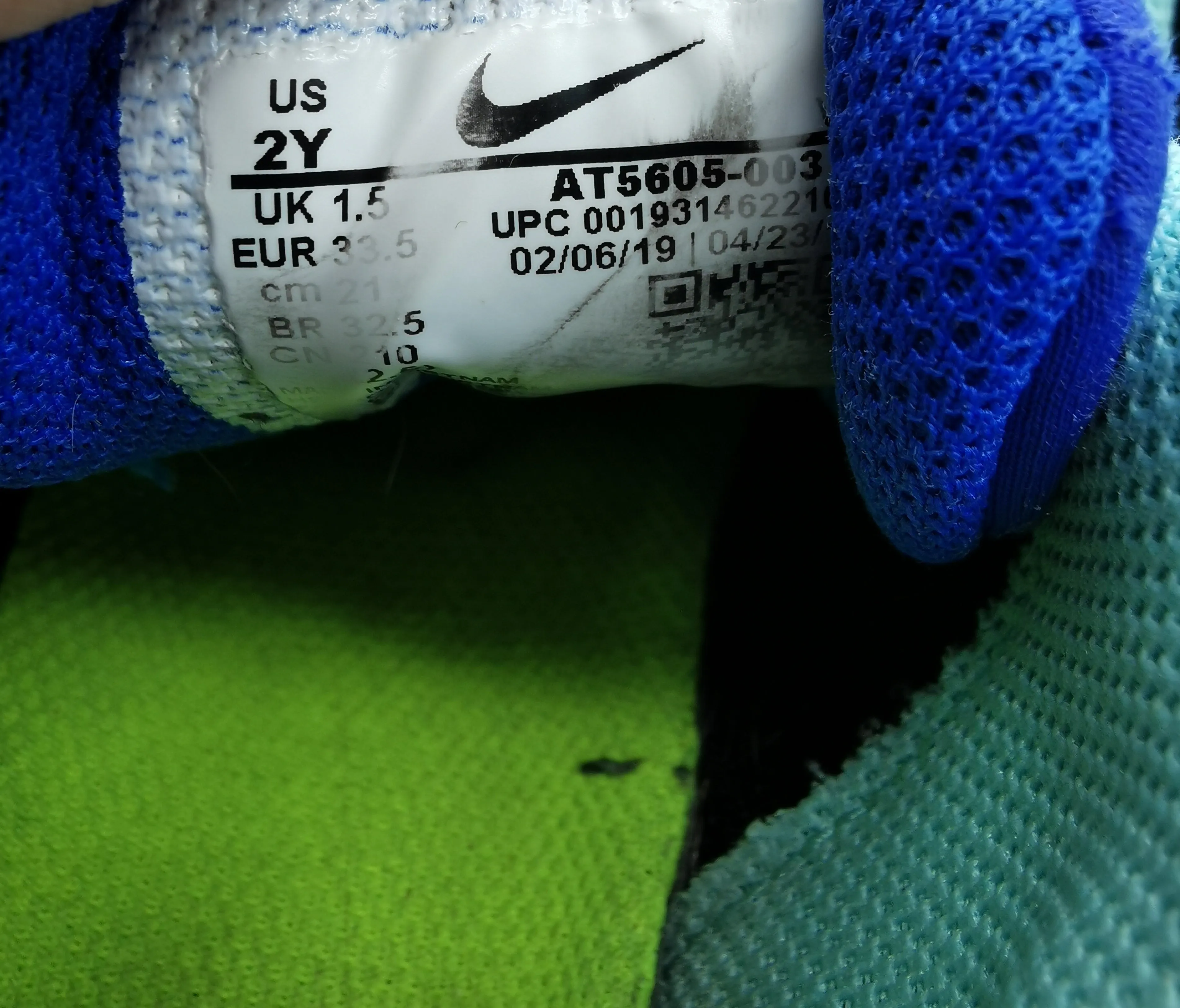 BOY SIZE 2 YOUTH - NIKE, Running Shoes, Stretch Laces VGUC B2