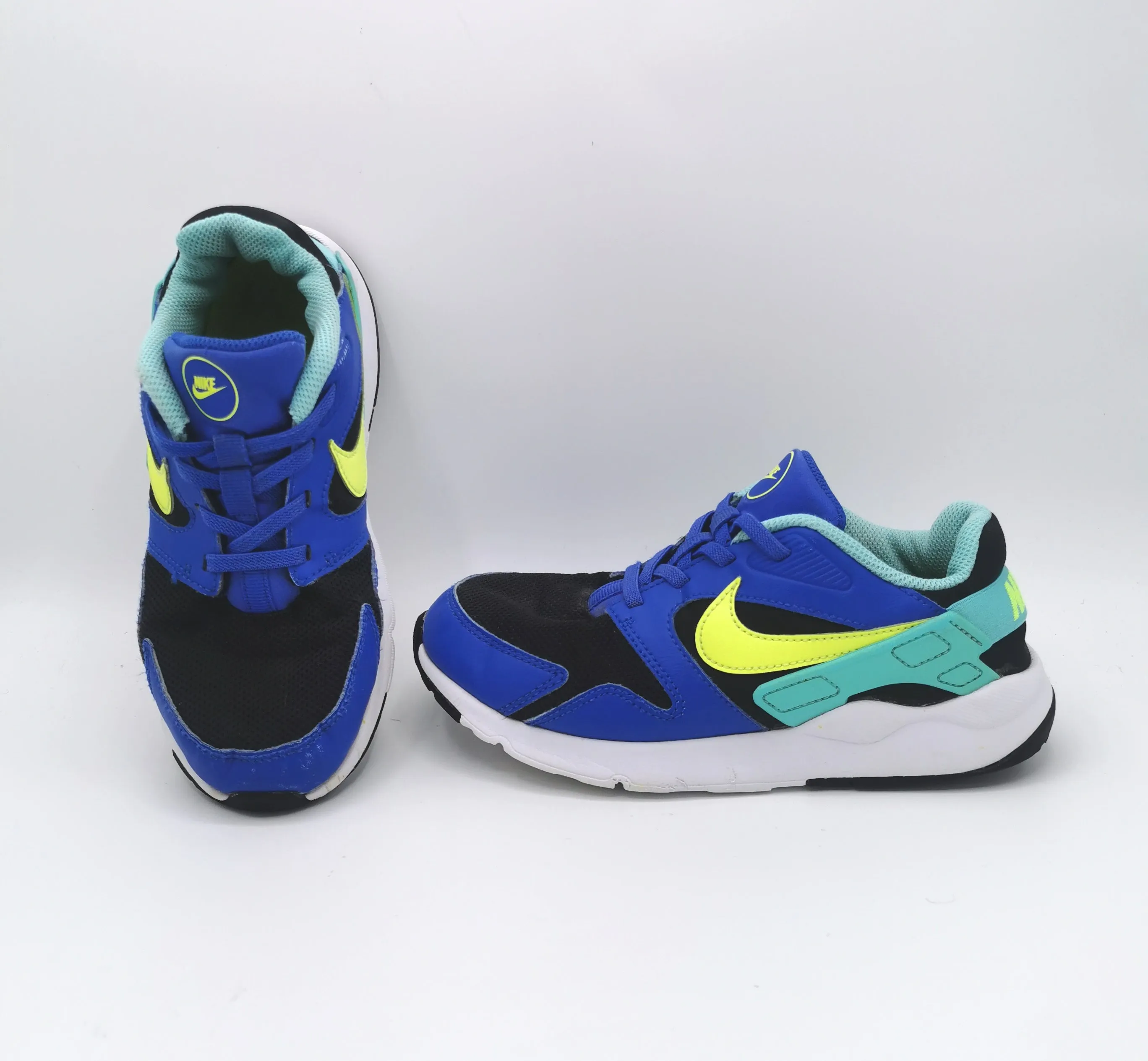 BOY SIZE 2 YOUTH - NIKE, Running Shoes, Stretch Laces VGUC B2