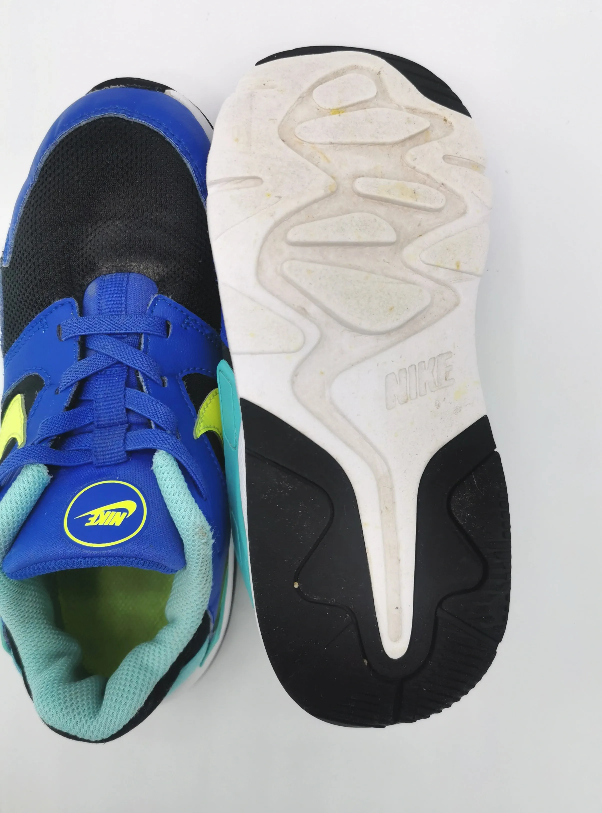 BOY SIZE 2 YOUTH - NIKE, Running Shoes, Stretch Laces VGUC B2