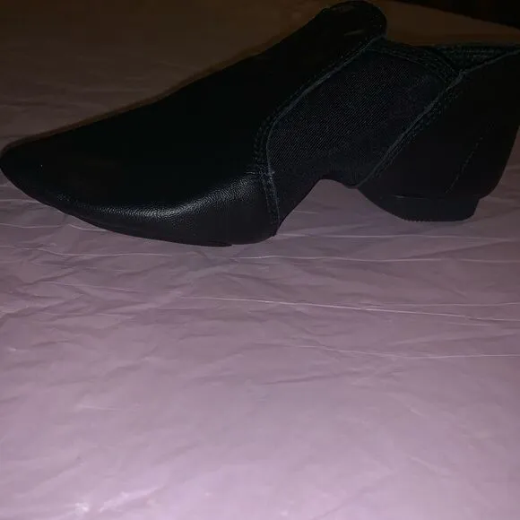Capezio Jazz Shoes. Black. Size 5.5 M
