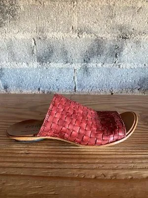 Cydwoq Asia Sandals