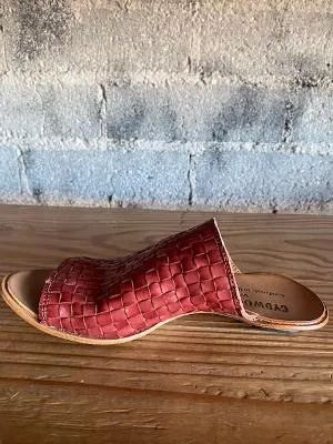 Cydwoq Asia Sandals