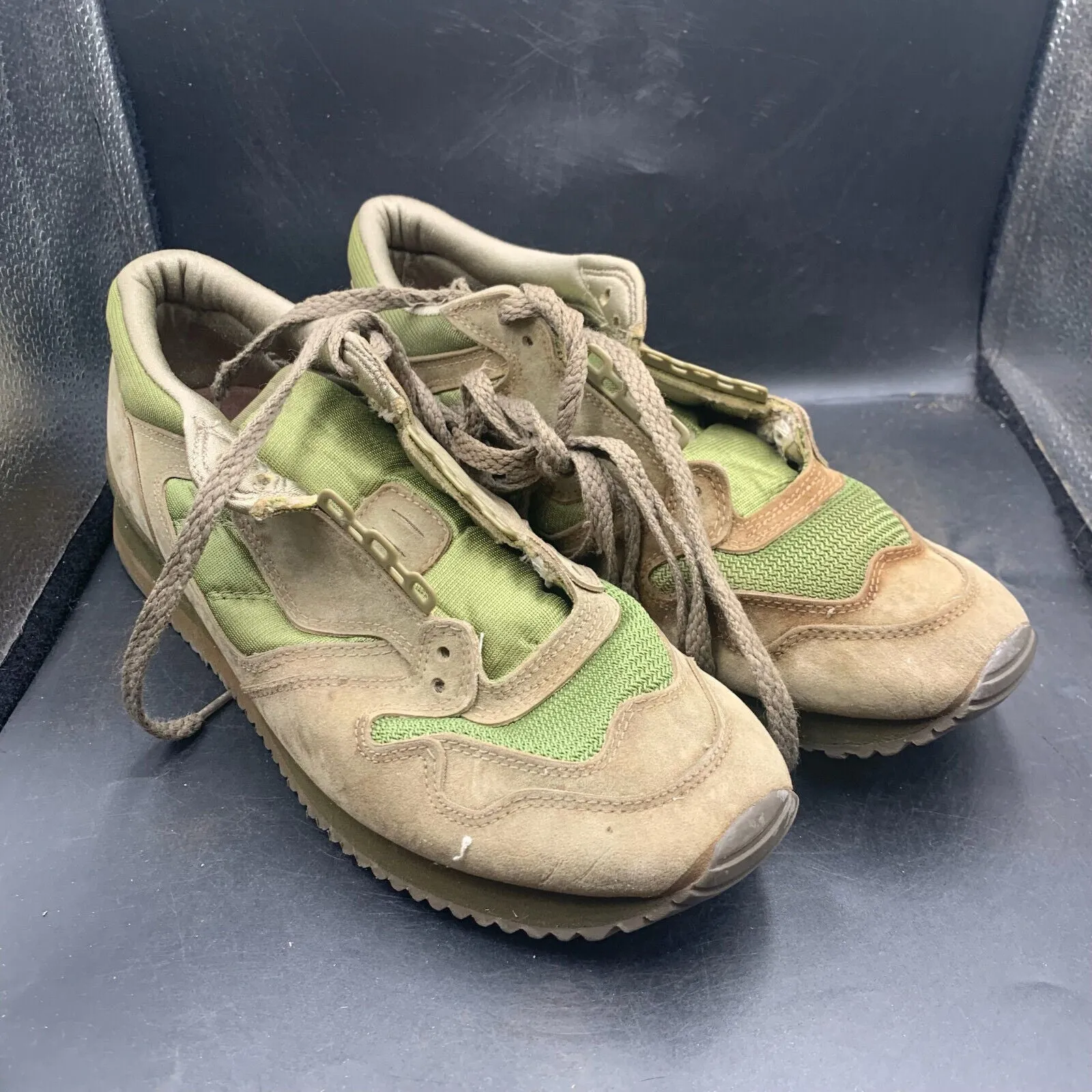 Genuine British Army Green PT Running Shoes Gym Trainers - Size UK 8 - EU 42