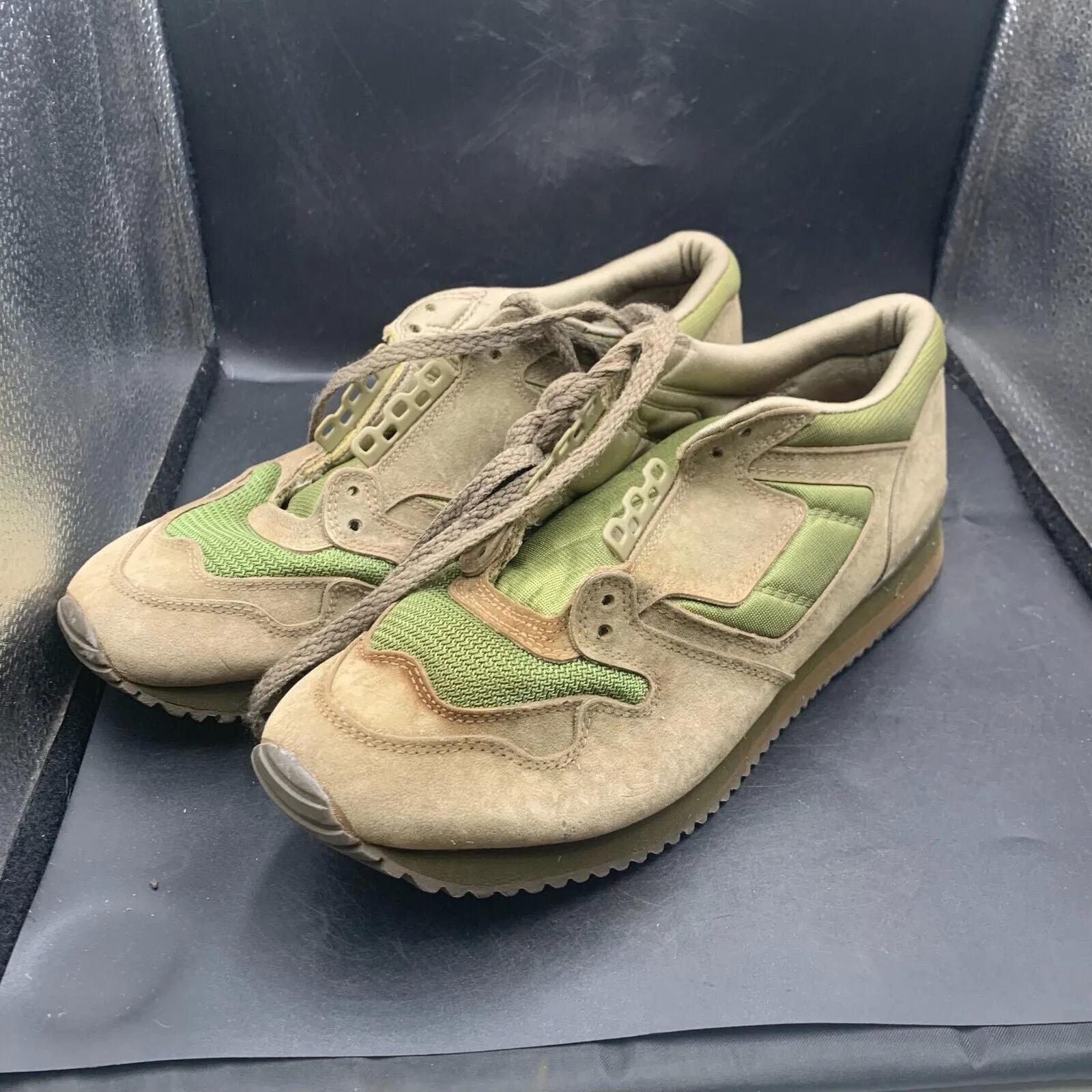 Genuine British Army Green PT Running Shoes Gym Trainers - Size UK 8 - EU 42