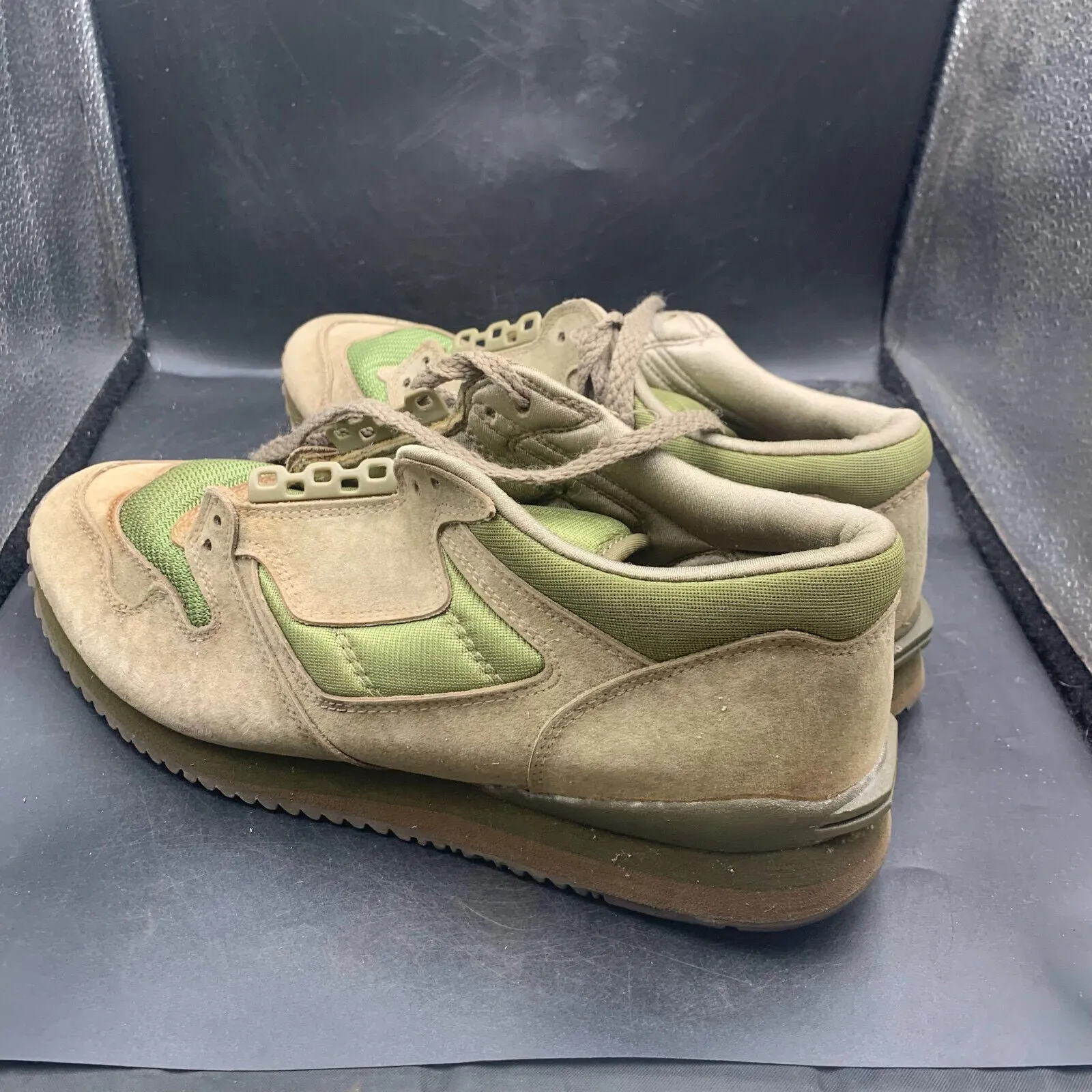 Genuine British Army Green PT Running Shoes Gym Trainers - Size UK 8 - EU 42