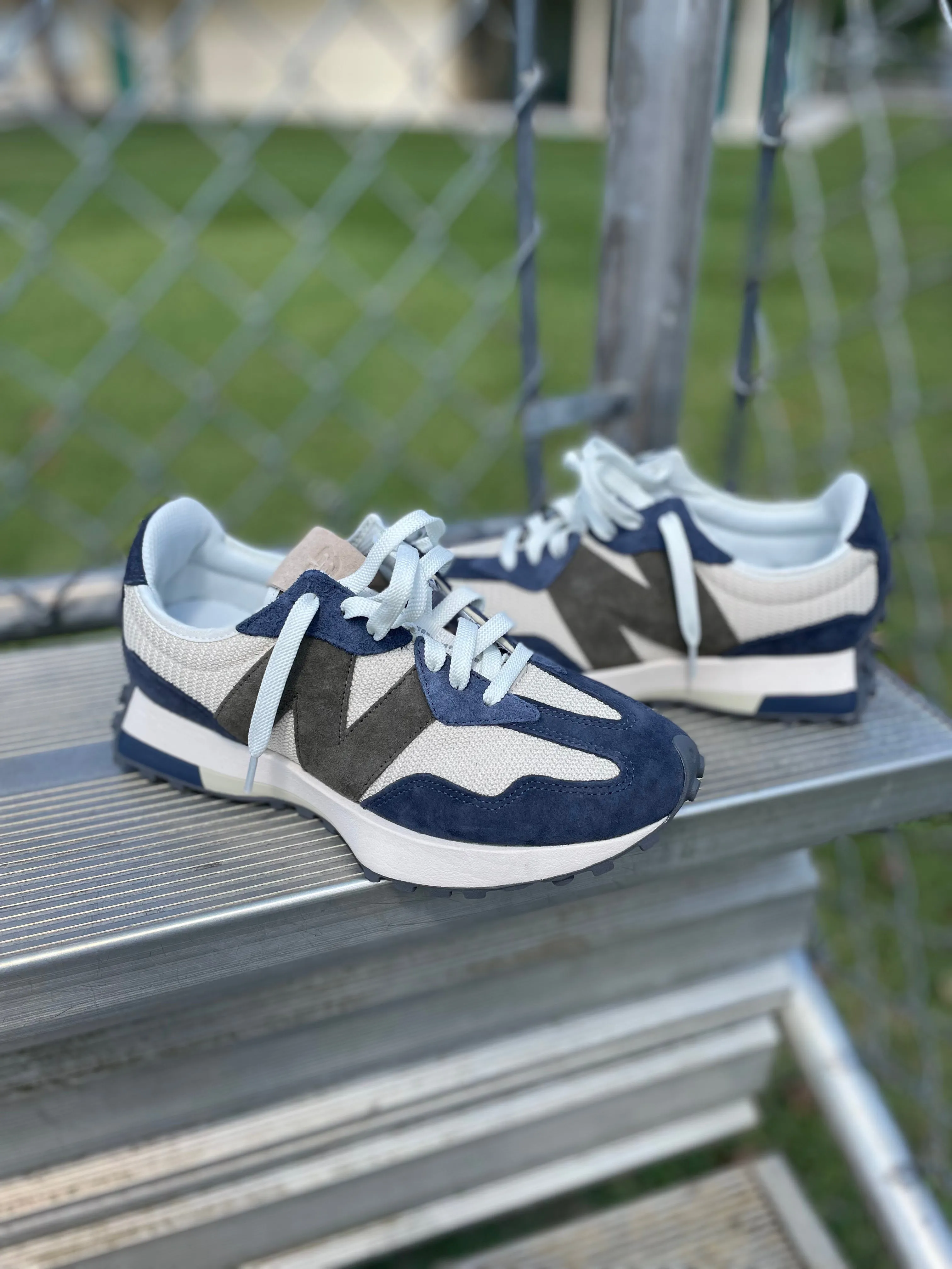 New Balance 327- Bone Navy