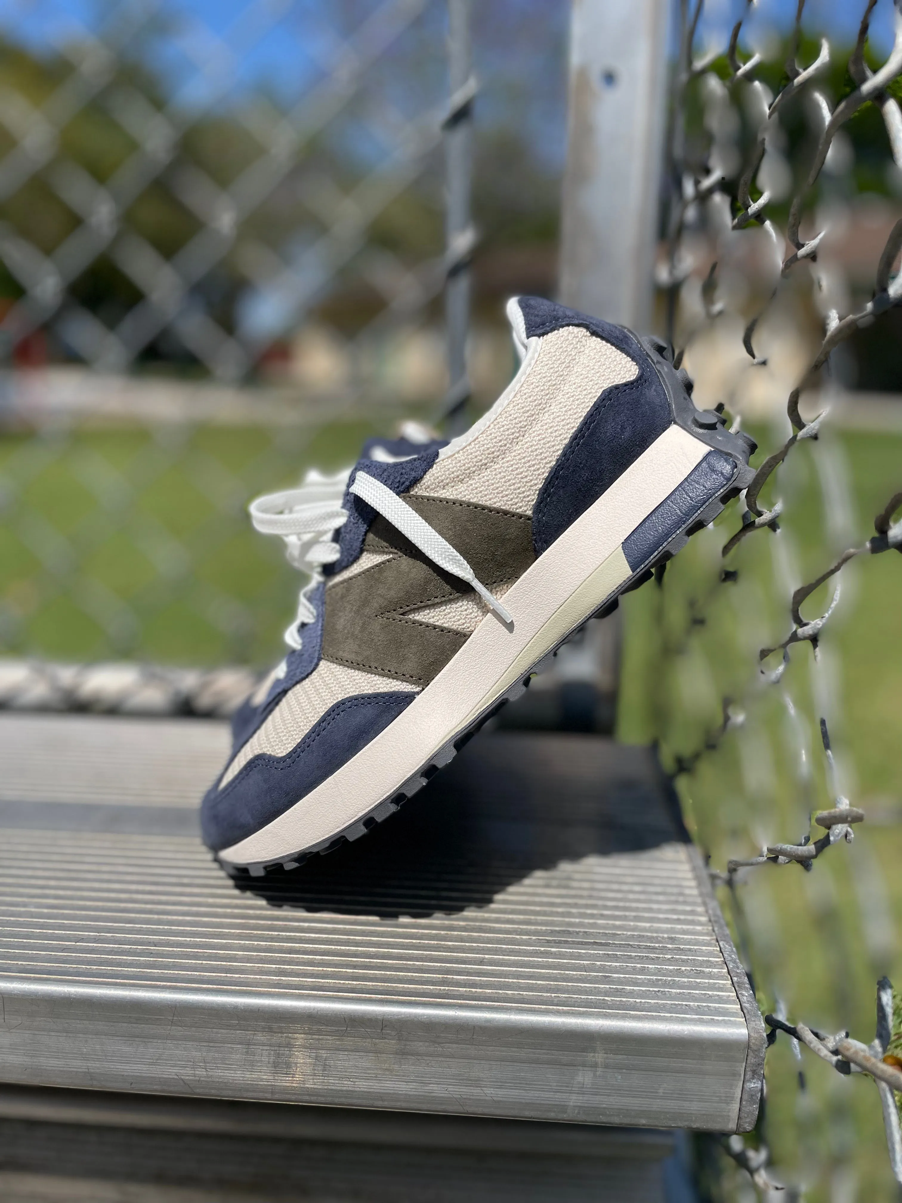 New Balance 327- Bone Navy