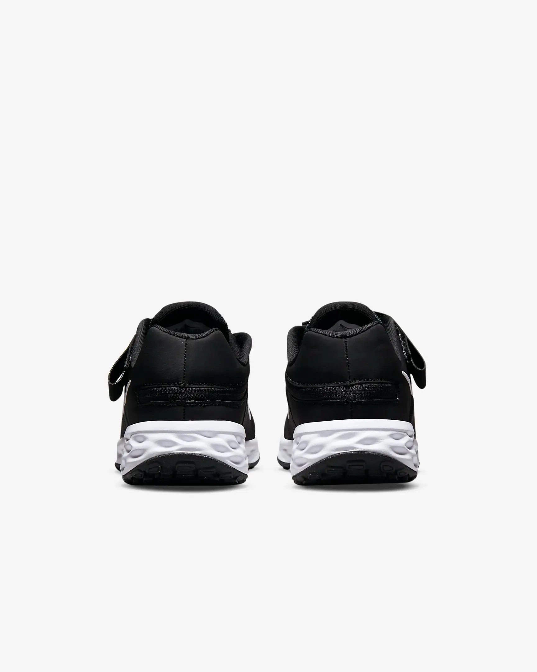 Nike Revolution 6 FlyEase J