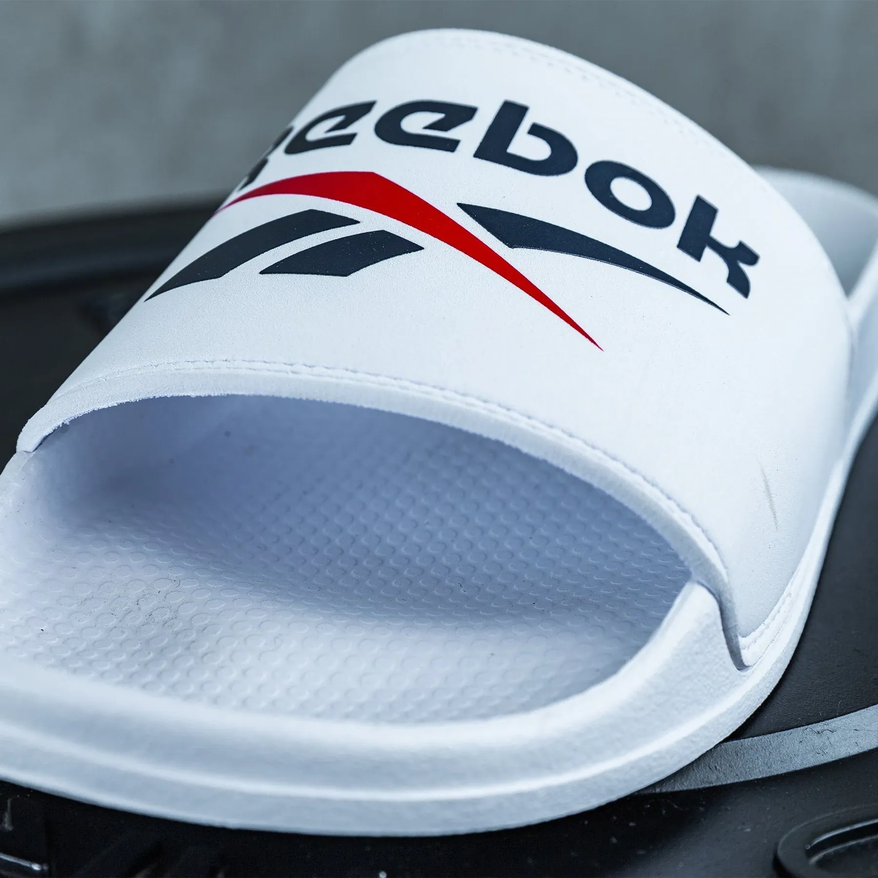REEBOK - Fulgere Slides - Men's - WHITE/VECTOR NAVY/VECTOR RED